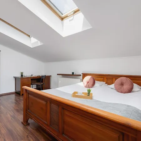 Asnyka Rodzinny Apartament W Centrum Krakowa By Renters 公寓